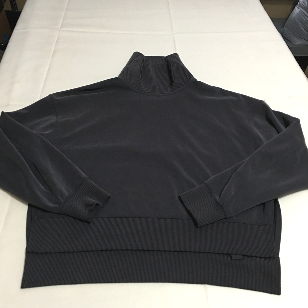 Lululemon Softstreme Turtleneck Pullover Womens Size 4 Black Sweater